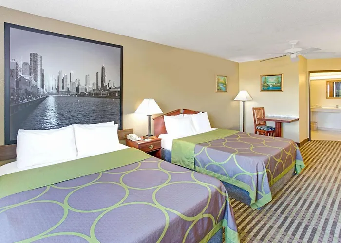 Top Hotels Near Gurnee, Illinois