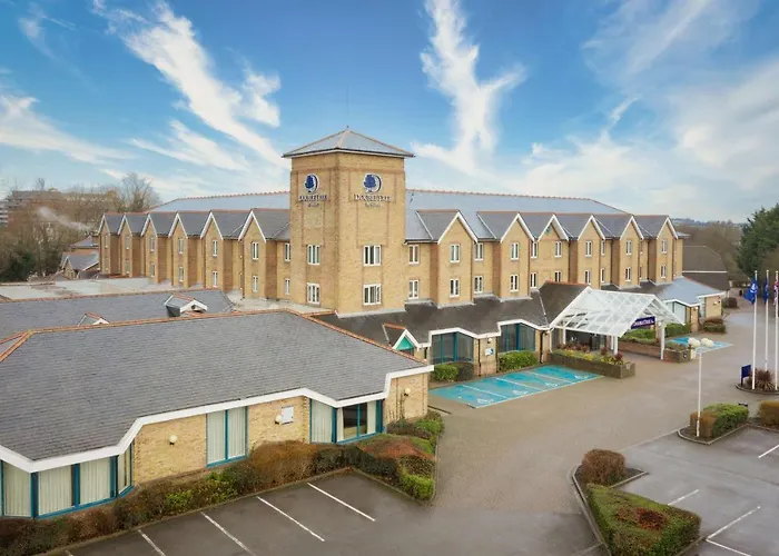 Premier Accommodations in Elstree Village